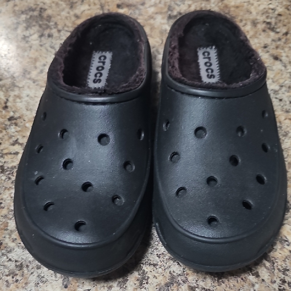 CROCS Womens Black Fuzz-Lined Clog Slip-Ons